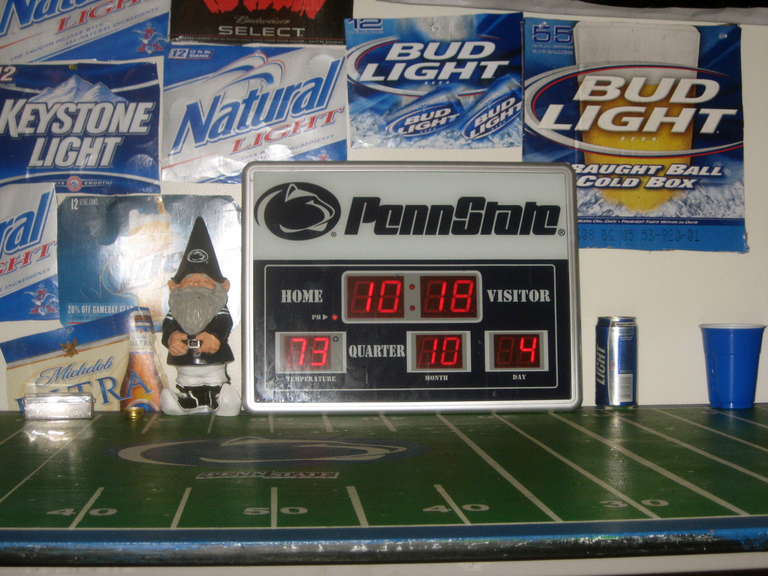 Beer pong table