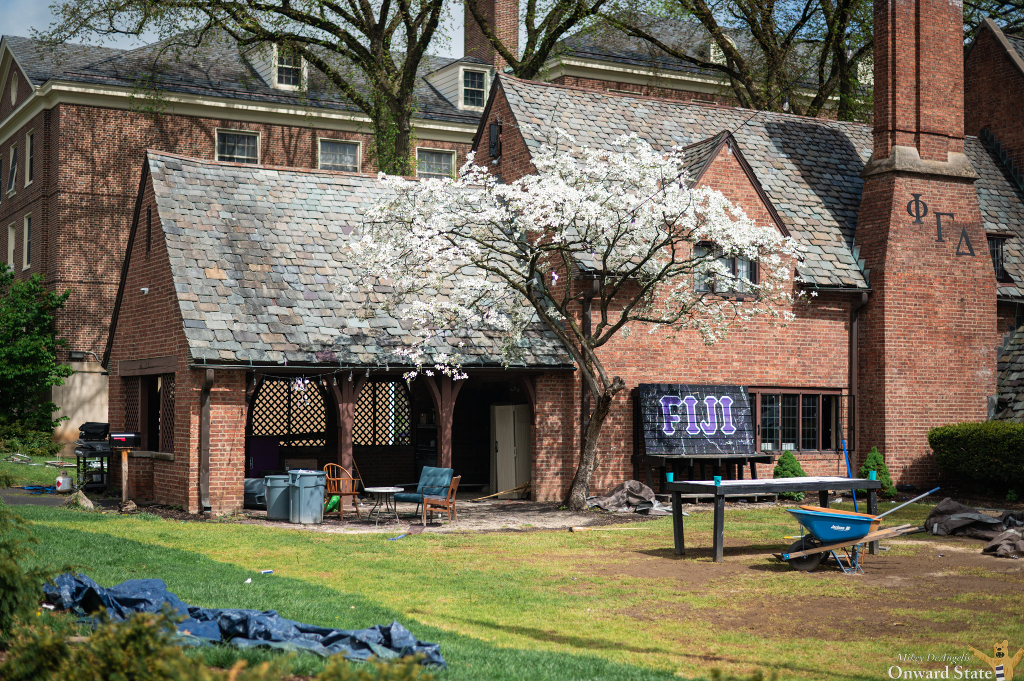 Phi Gamma Delta Fraternity Hosts Vintage Market for Charity